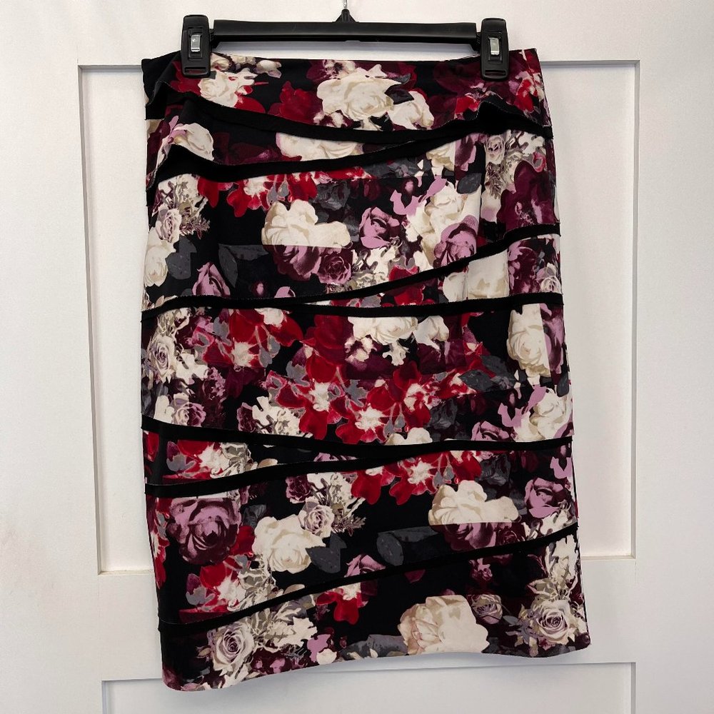 EUC White House Black Market Floral Skirt - 8